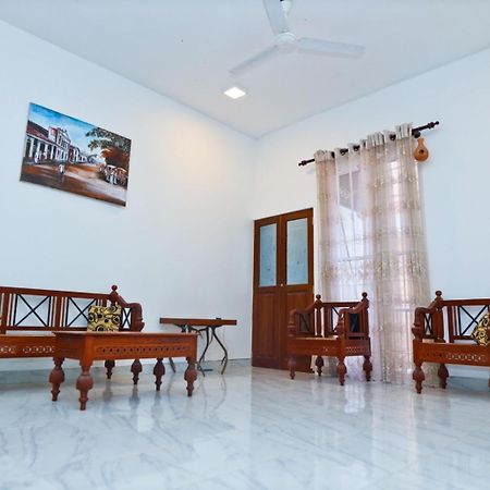 Thinaya Lake Resort Anuradhapura Exteriör bild