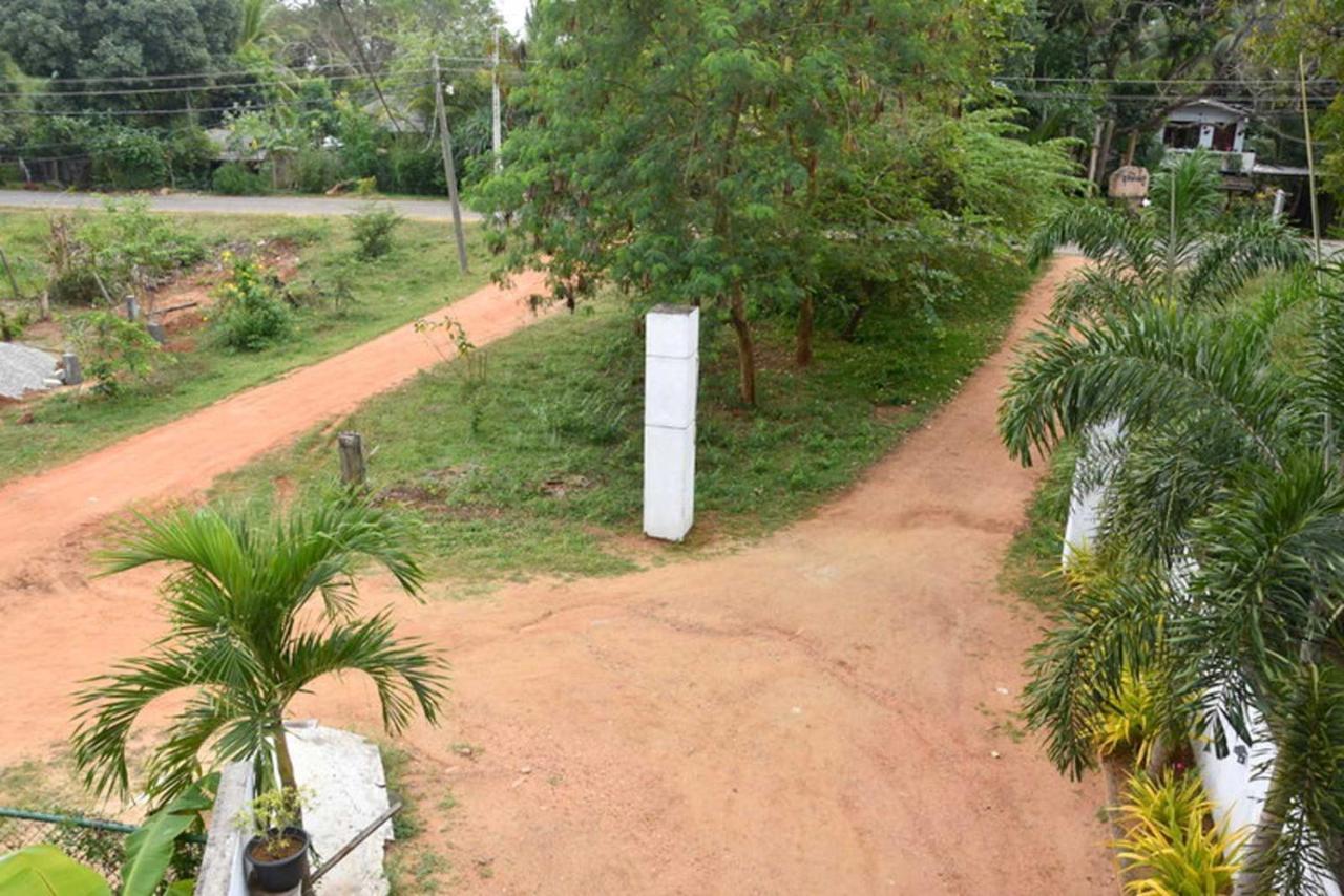 Thinaya Lake Resort Anuradhapura Exteriör bild