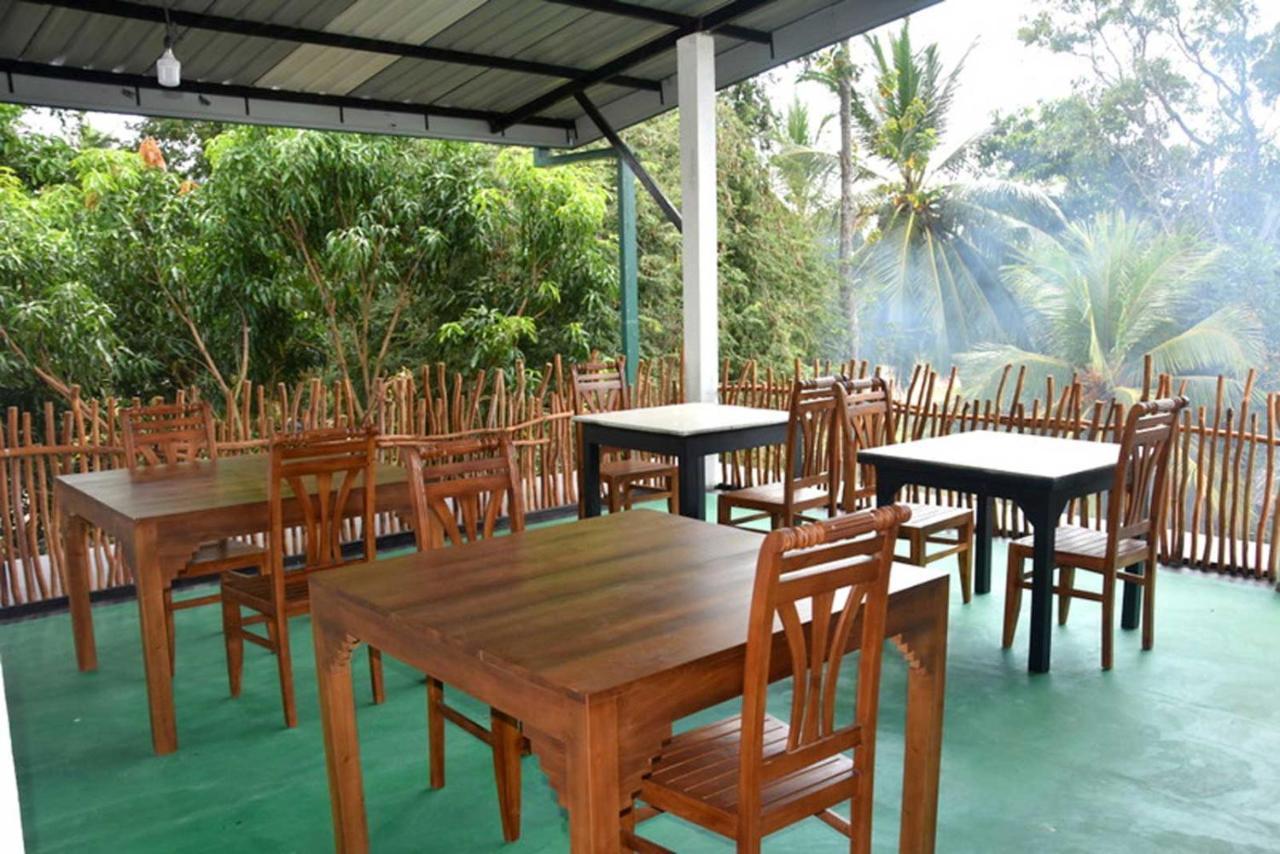 Thinaya Lake Resort Anuradhapura Exteriör bild