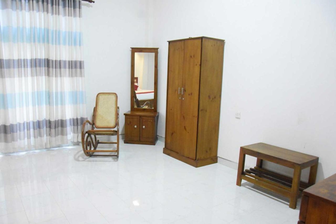 Thinaya Lake Resort Anuradhapura Exteriör bild