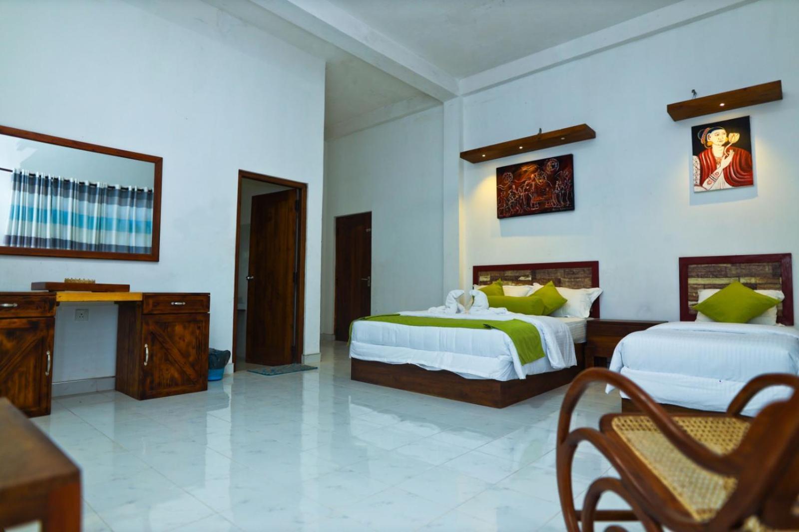 Thinaya Lake Resort Anuradhapura Exteriör bild