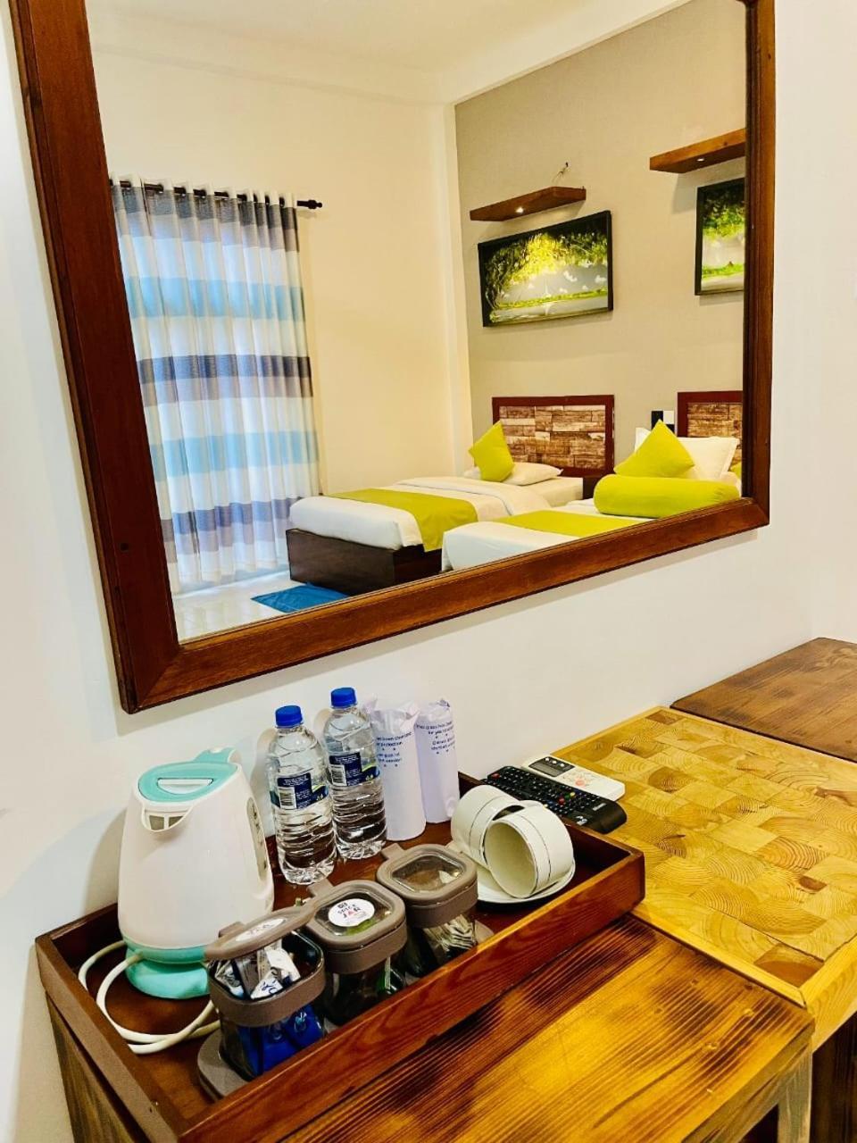 Thinaya Lake Resort Anuradhapura Exteriör bild