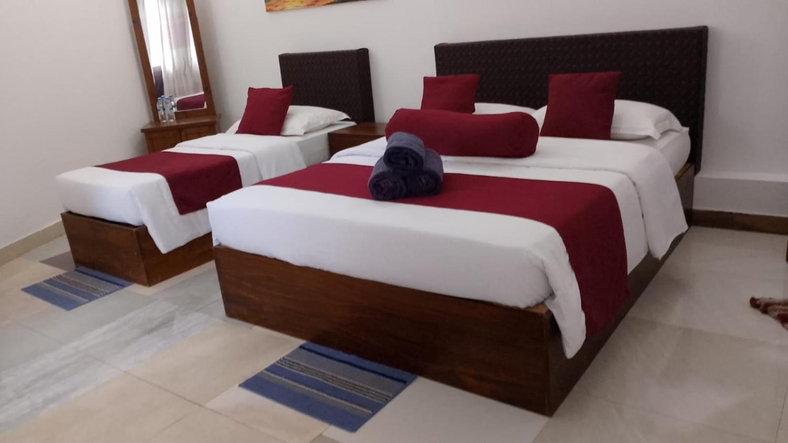 Thinaya Lake Resort Anuradhapura Exteriör bild