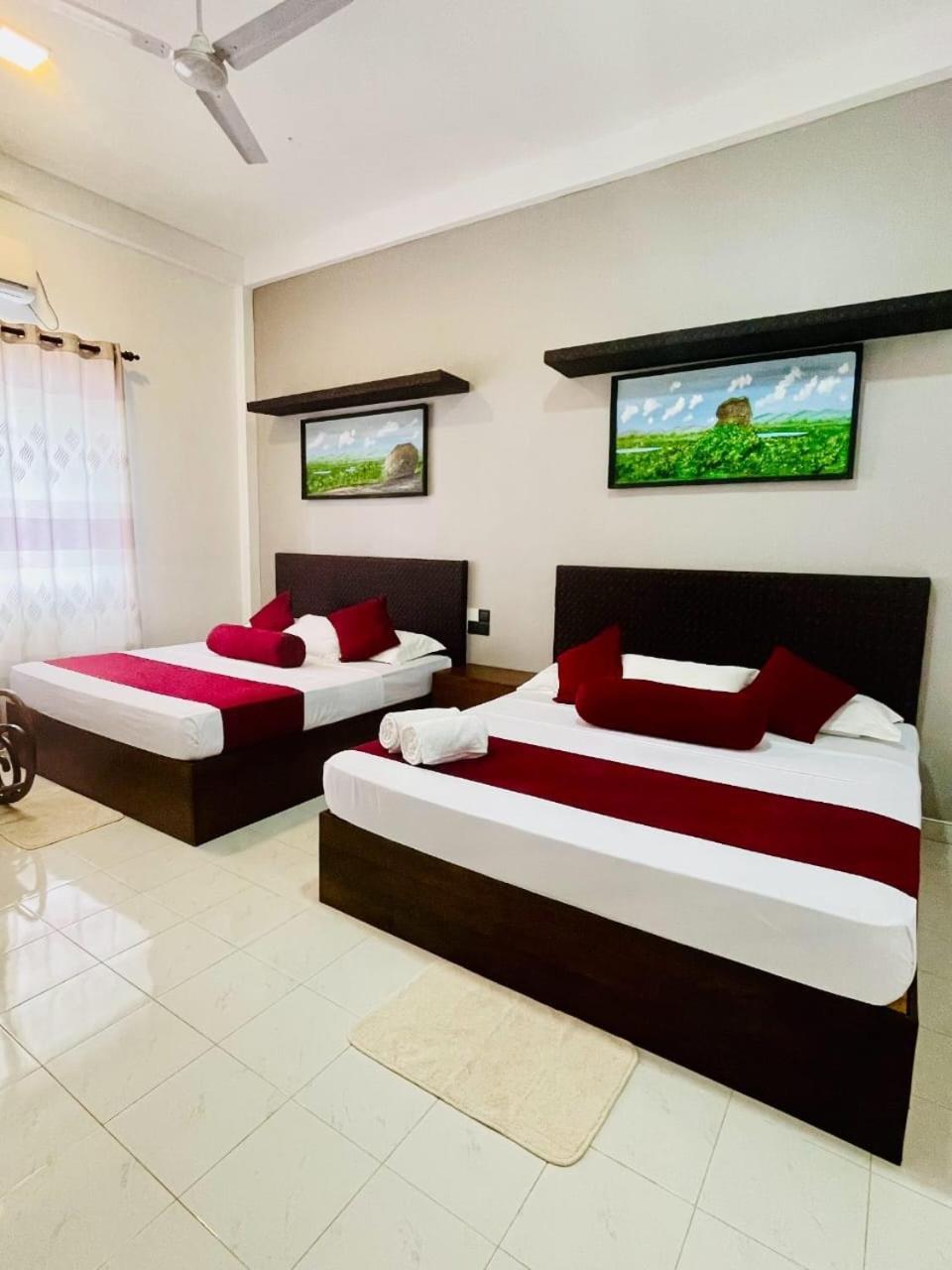 Thinaya Lake Resort Anuradhapura Exteriör bild