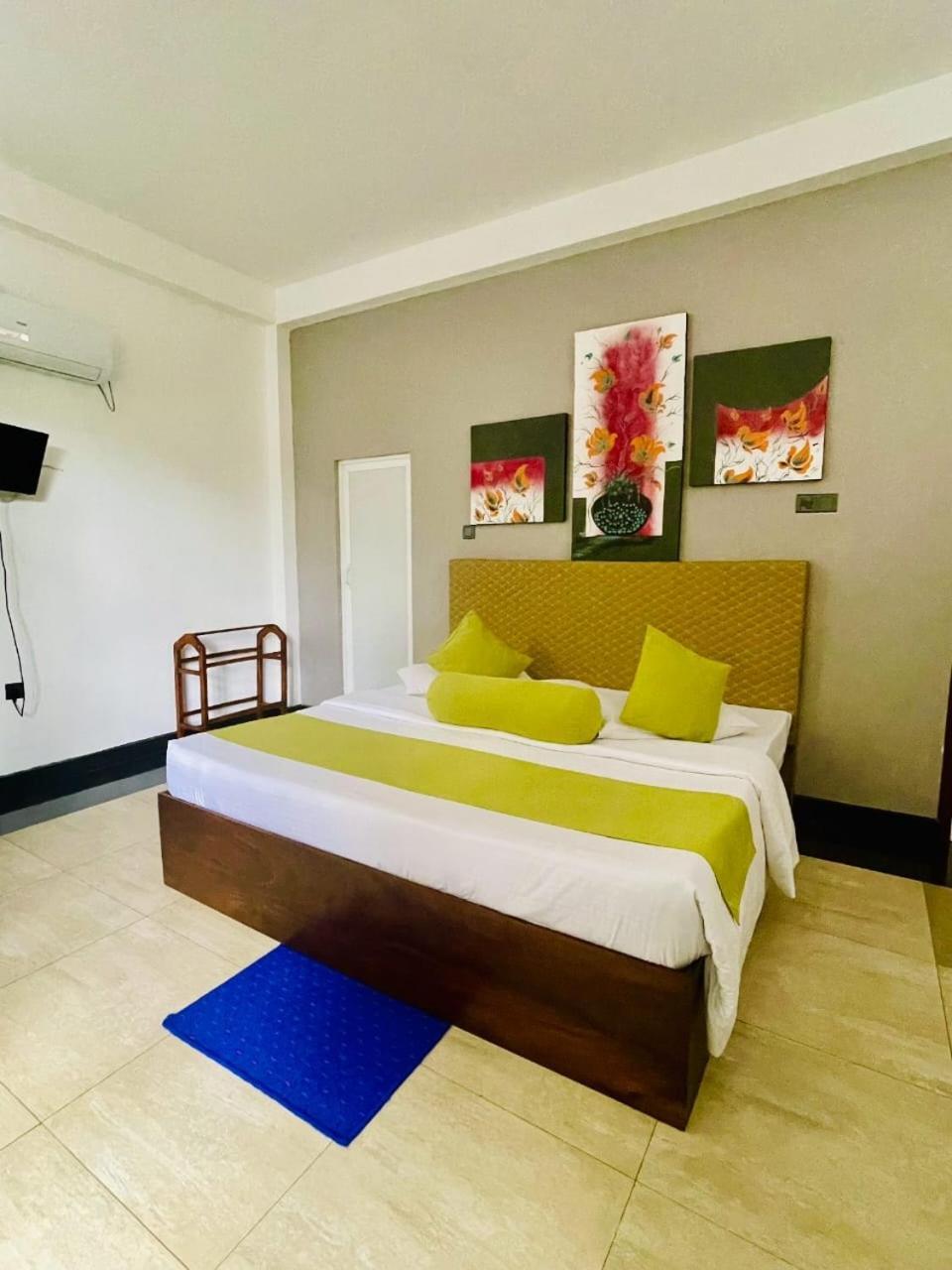 Thinaya Lake Resort Anuradhapura Exteriör bild