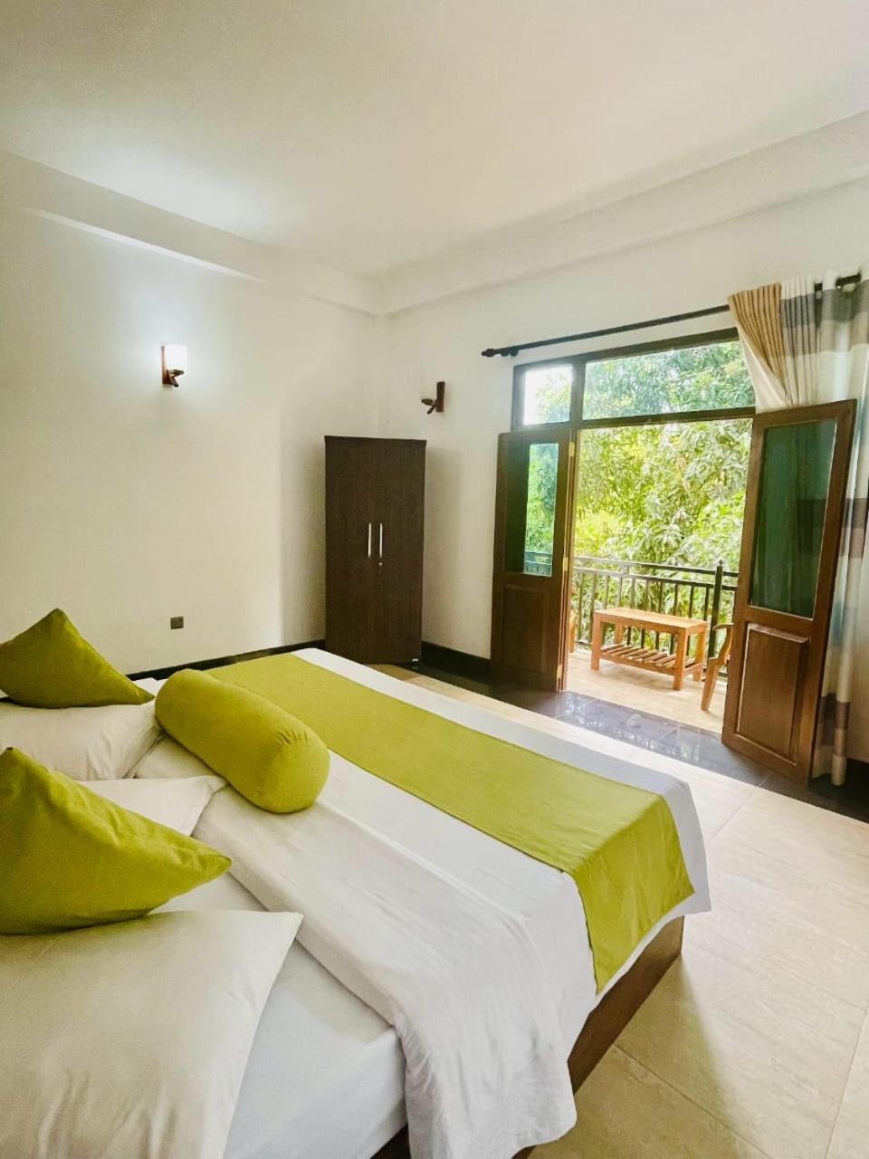 Thinaya Lake Resort Anuradhapura Exteriör bild